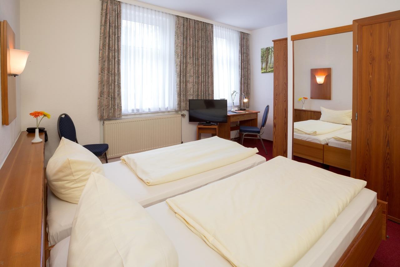 Hotel Garni Harzer Hof Osterode am Harz Exterior photo