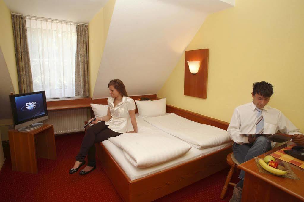 Hotel Garni Harzer Hof Osterode am Harz Exterior photo